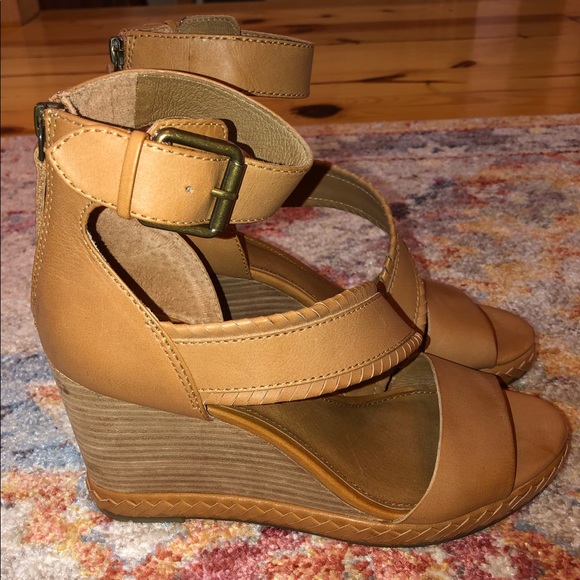 frye riviana feather wedge